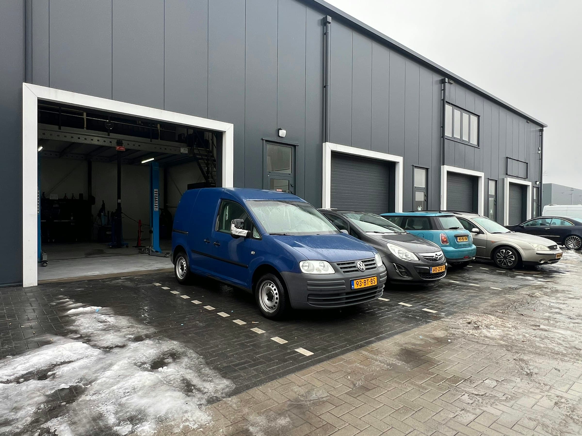 Autoreperatiebedrijf / garage bedrijf in Wehl.
